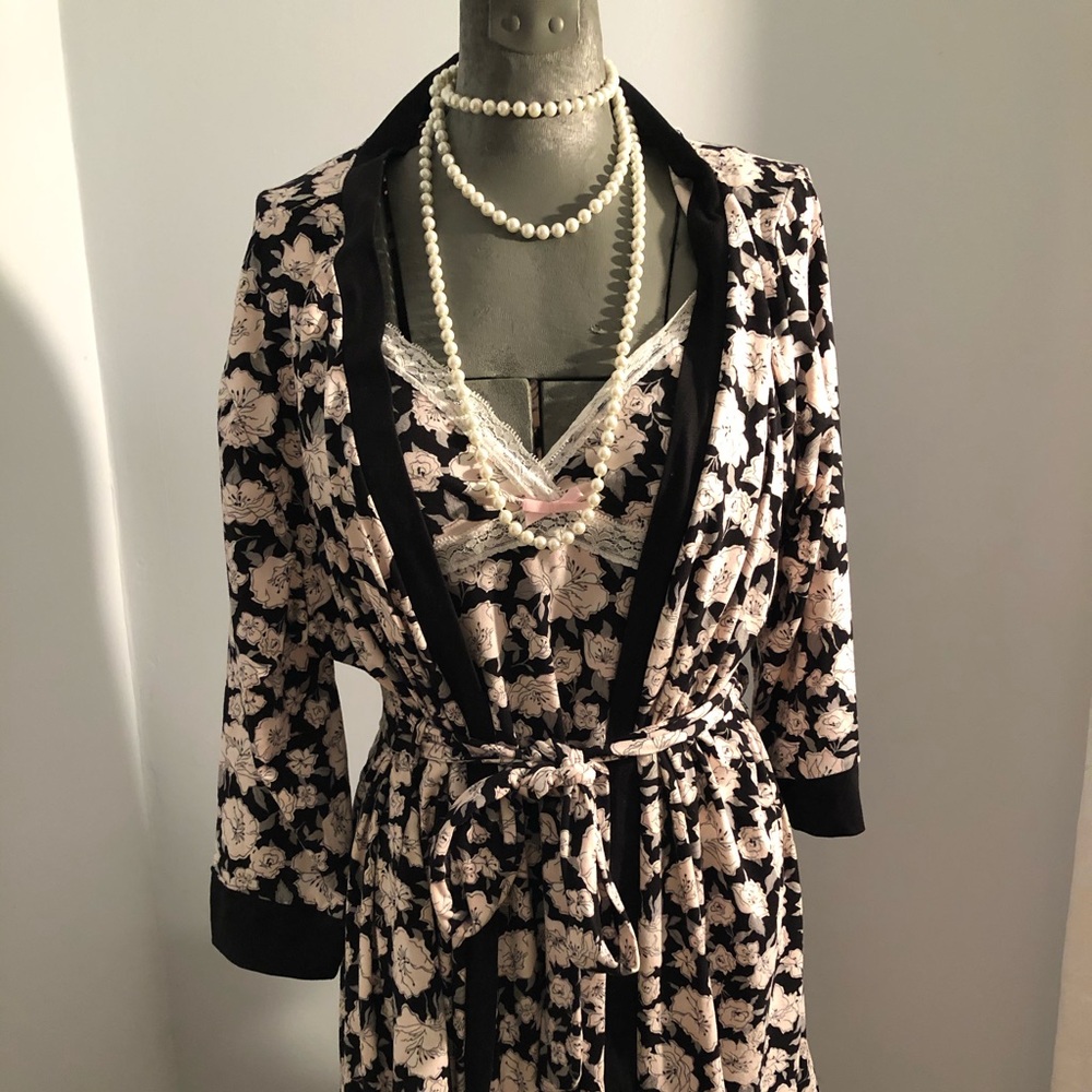 Super Soft Robe/Pajama Set Sz Large Women’s 8/10